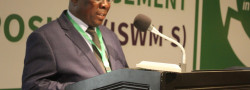 Mkurugenzi Mkuu wa NEMC Dkt. Samuel Gwamaka, akizungumza na wadau katika mkutano maalumu wa Usimamizi Shirikishi wa Taka (Intergrated Waste Management) katika Hoteli ya Hyatt jijini Dar es Sa